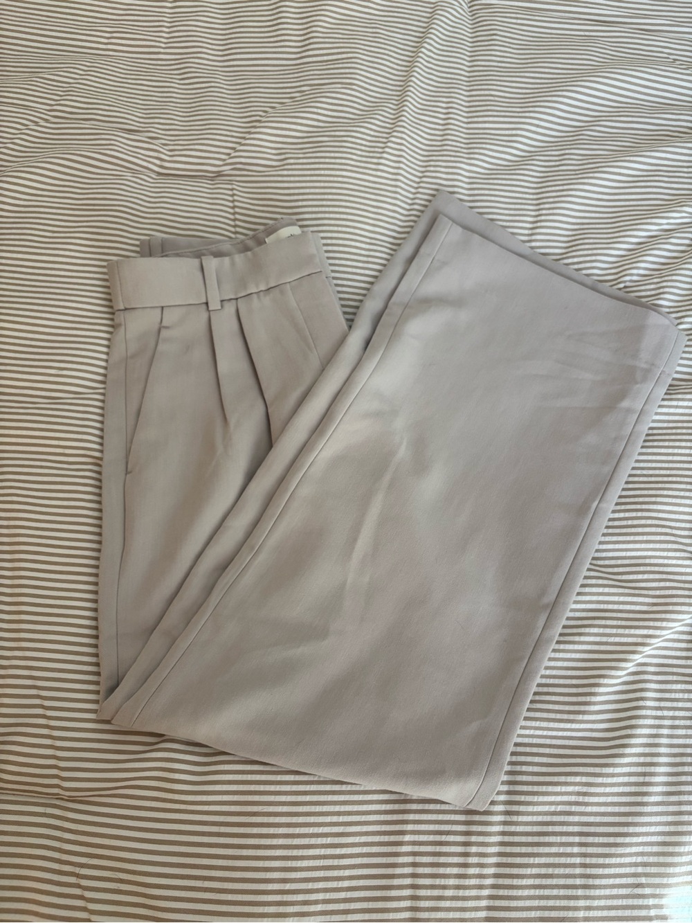 Abercrombie Sloan High-Rise Wide-Leg Trousers in Light Cream - Picture 2 of 2